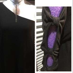 Derek Hart+ 1 shoulder LBD 3X shows arm  detail